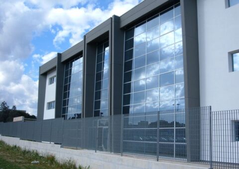 Edificio nella zona industriale di Modugno