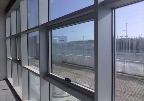 Edificio nella zona industriale di Modugno